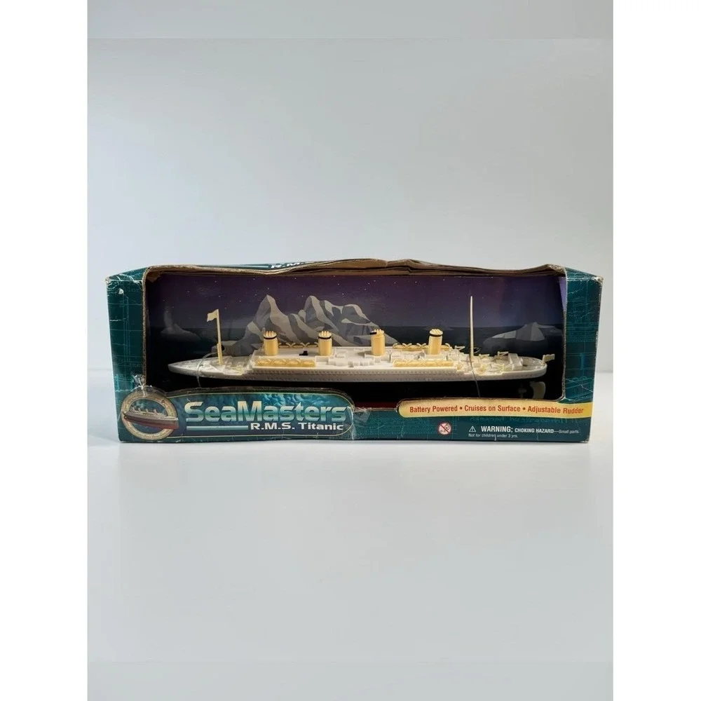 Vintage Seamasters R.M.S Titanic rare Battery Operated Ship Toy New Damaged Box